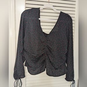 Black puff-sleeved top w/ red hearts❤️